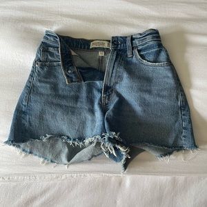 NWOT Abercrombie High Rise 90s Cutoff Short